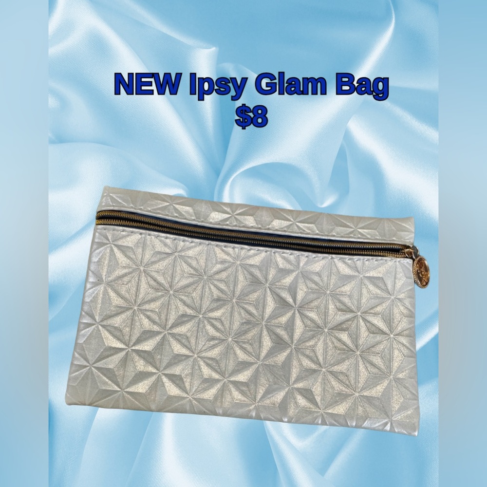 New Ipsy Glam Bag | Silver Quilted | Small Makeup Pouch | Travel Clutch